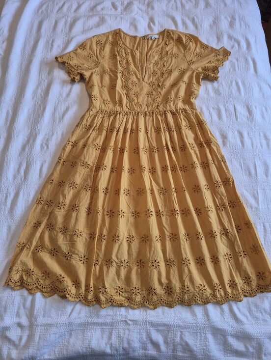Madewell Dresses & Skirts - Madewell 12 Scalloped Eyelet Midi Dress features airy mustard cotton eyelet VGUC